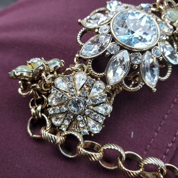 Betsey Johnson Iconic Flower & Gem Frontal Necklace - Picture 4 of 10